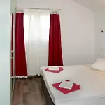 Apartment With Swimming Pool - 4166 Sibenik