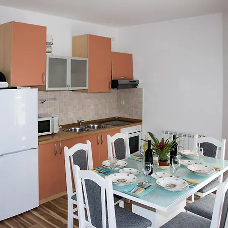 Apartment With Swimming Pool - 4166