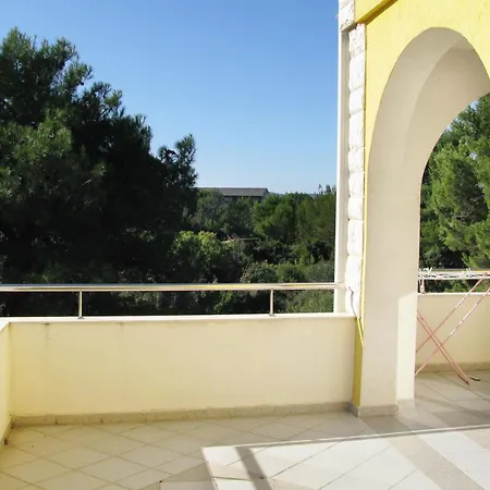 Apartment With Swimming Pool - 4166