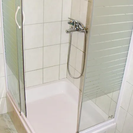 Apartment With Swimming Pool - 4166