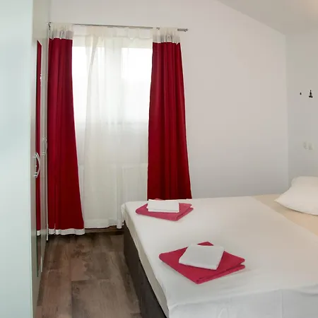 Apartment With Swimming Pool - 4166 Sibenik