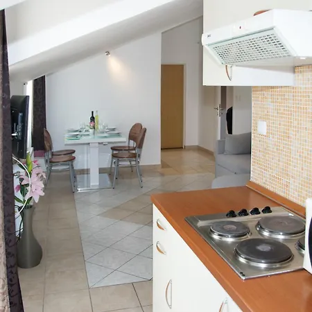 Apartamento With Swimming Pool Sibenik - 4166 Razine