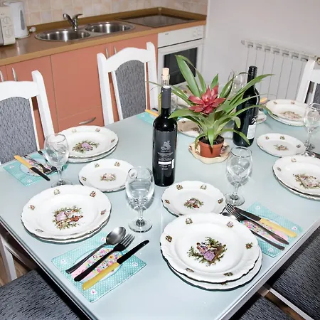 Apartment With Swimming Pool - 4166 *
