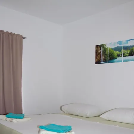 Apartment With Swimming Pool - 4166 *