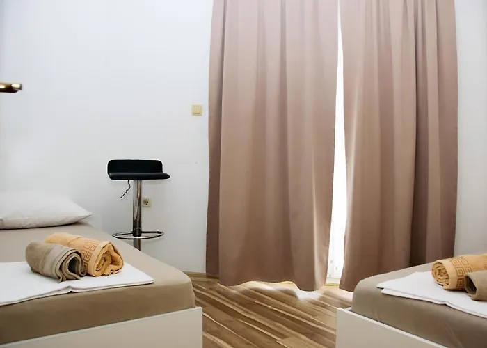 With Swimming Pool - 4166 דירה שיבניק